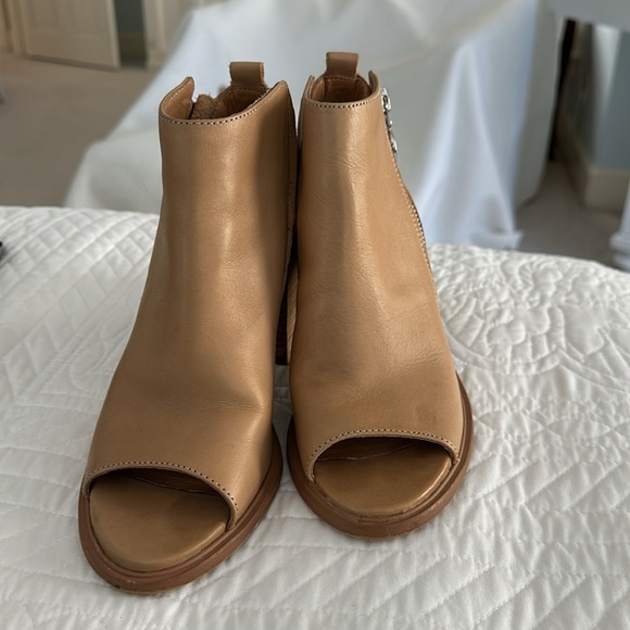 Wishbone open toe booties size 6m - Picture 3 of 4